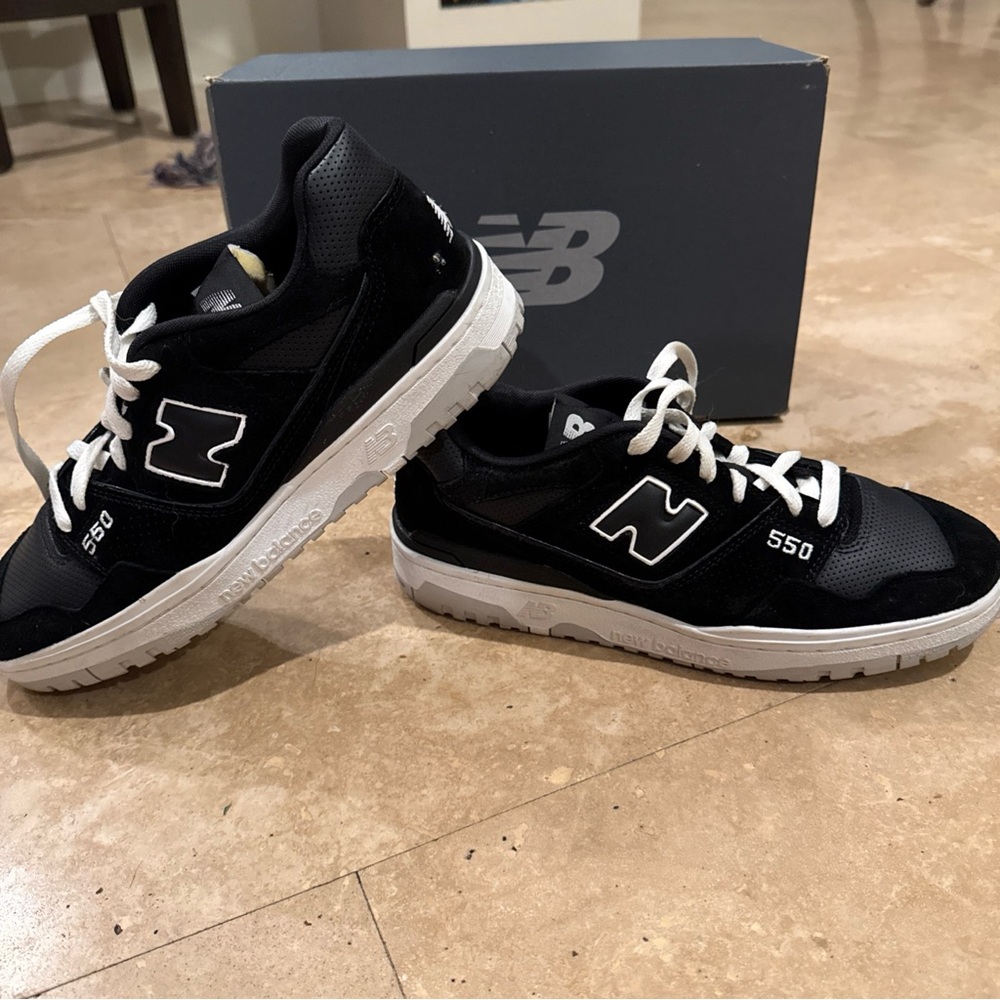 New Balance mens Black and White Sneakers size 9 - Picture 7 of 8